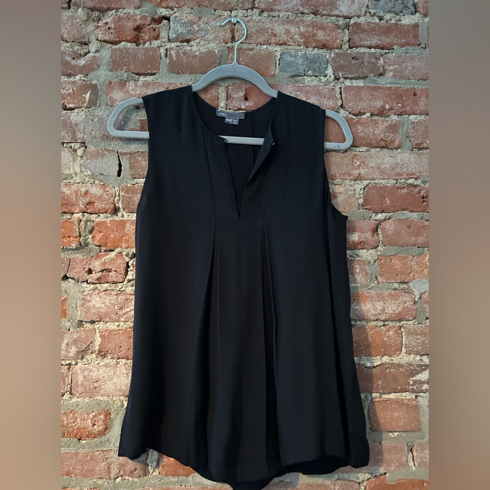 🖤 Vince 100% Silk top size XS